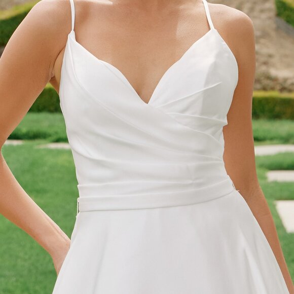 New Off White Wedding Satin Ball Dress w/ V-Neckline & Flowing Train NX JE1015 - Picture 5 of 12